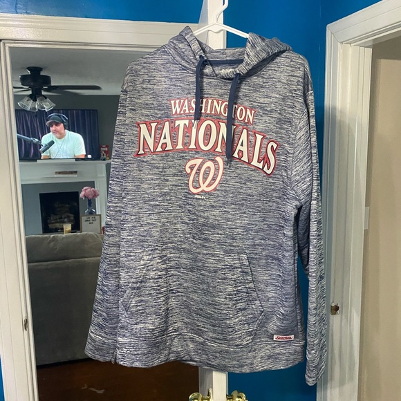 T-shirts, hoodies, button ups and pullovers - Picture 6 of 13